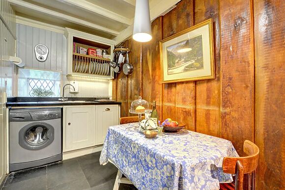 2-Bedroom Cottage in Rhiwf
