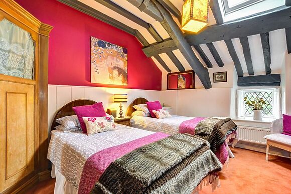 2-Bedroom Cottage in Rhiwf