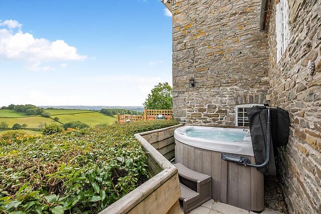 1-Bedroom Cottage with Hot Tub in Berriew