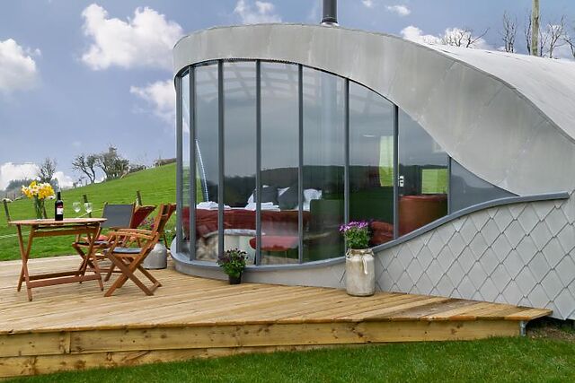 1-Bedroom Hot Tub Cottage in Mydroilyn
