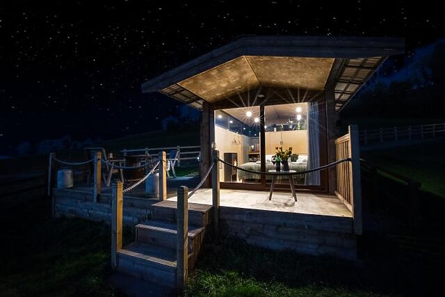 1-Bedroom Hot Tub Hut in Mydroilyn