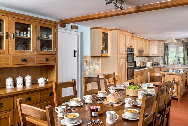 4-Bedroom Hot Tub Farmhouse in Cray