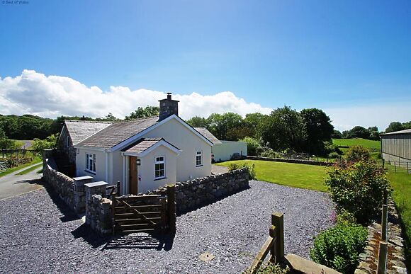 Hen Stabl Llanrug