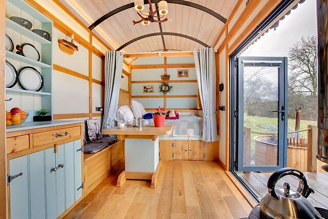 1-Bedroom Cottage with Hot Tub in Cray