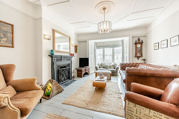 West Ascent, group cottage in St. Leonards-on-Sea, sleeps 10