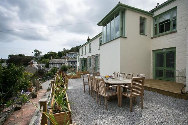 4-Bedroom Cottage with Hot Tub in Newlyn