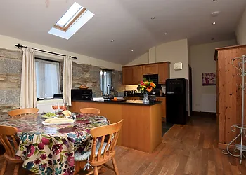 Spacious area to cook and dine together