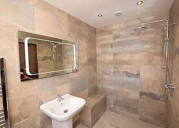 Luxury underfloor heated en-suite wet room