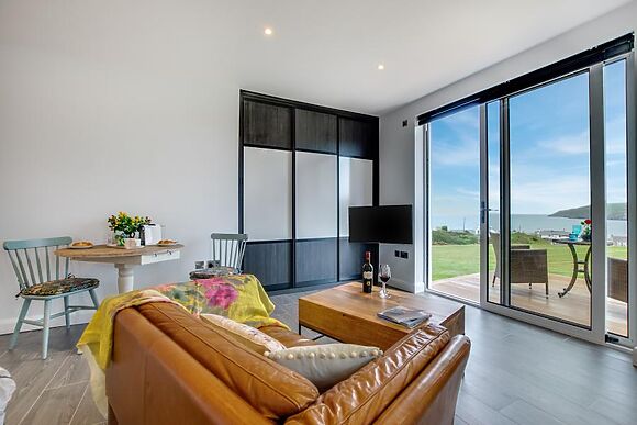 4-Bedroom House in Bwlchtocyn