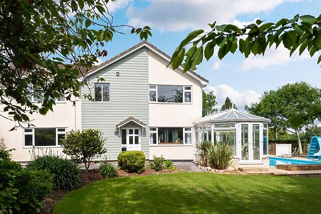 3-Bedroom Hot Tub Cottage in Churston Ferrers