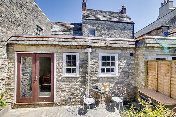 Cottage for 6 in Swanage, group cottage in Swanage, sleeps 6