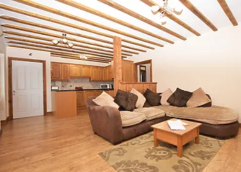 Spacious lounge/kitchen area