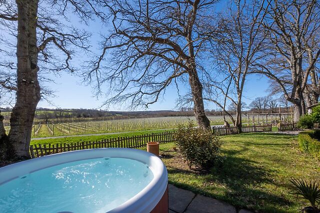 2-Bedroom Hot Tub Cottage in Bodiam