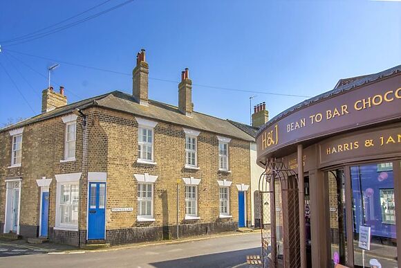 Fishermans Cottage Southwold, group cottage in Southwold, sleeps 6