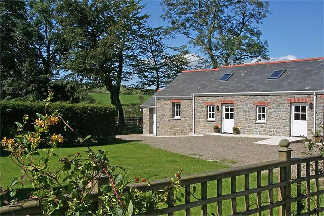 2-Bedroom, 1-Bathroom Hot Tub Cottage in Mydroilyn
