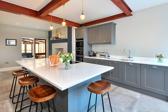 7-Bedroom House with Log Burner in Abersoch