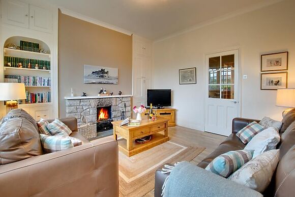 4-Bedroom Cottage with Log Burner in Bamburgh