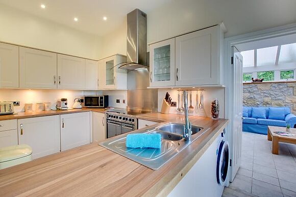 4-Bedroom Cottage with Log Burner in Bamburgh