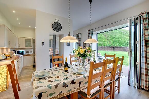 4-Bedroom Cottage with Log Burner in Bamburgh