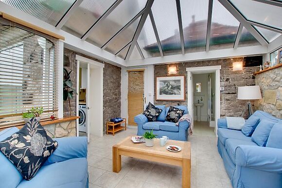 4-Bedroom Cottage with Log Burner in Bamburgh