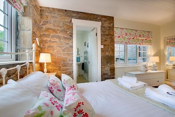 4-Bedroom Cottage with Log Burner in Bamburgh