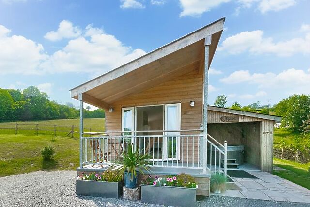 1-Bedroom Hot Tub Cottage in Lower Chapel