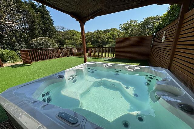 5-Bedroom Hot Tub Cottage in Gowerton