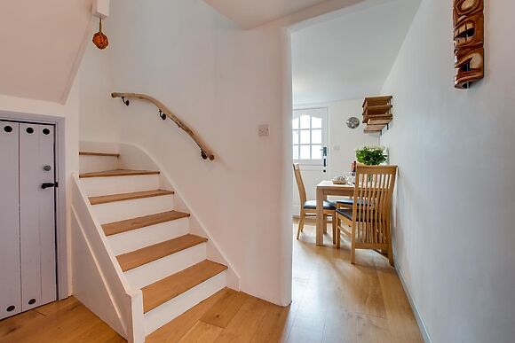 Dolphin Cottage