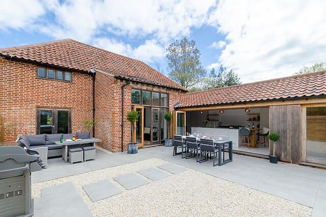 3-Bedroom Hot Tub Cottage in Banningham