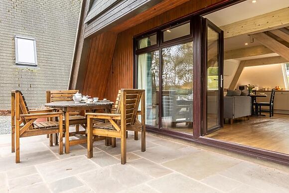 Lakeside Lodge