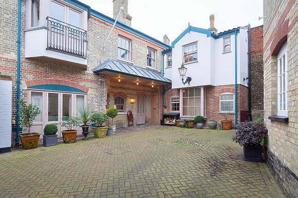 Mole End And Garden Lodge