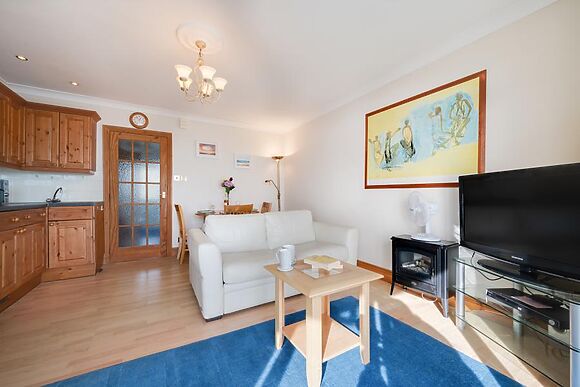 15 Strandways Court