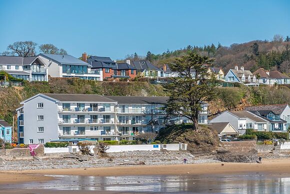 7 Beach Court