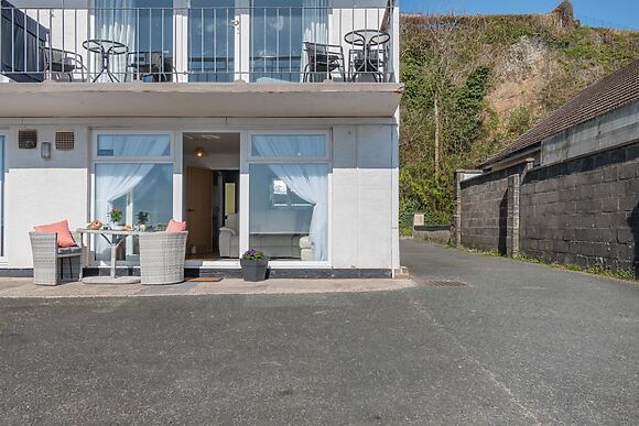 7 Beach Court