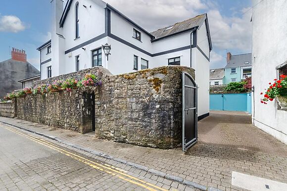 Wall Cottage Group