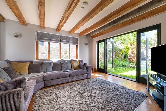 Wall Cottage Group