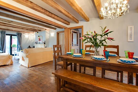 Wall Cottage Group