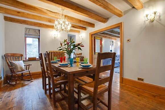 Wall Cottage Group