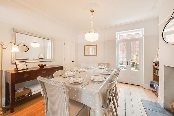 23 Stradbroke Road
