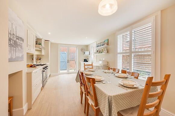 23 Stradbroke Road