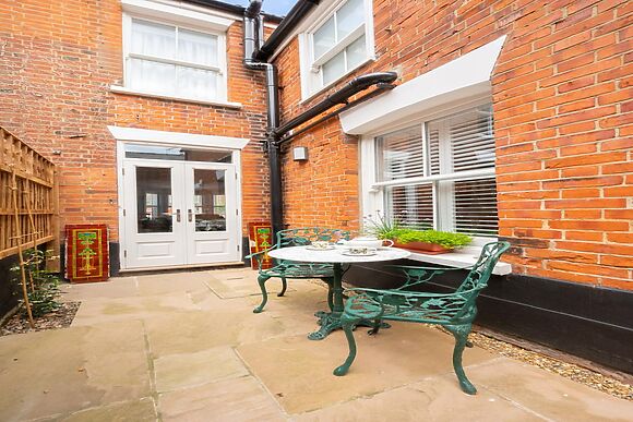23 Stradbroke Road
