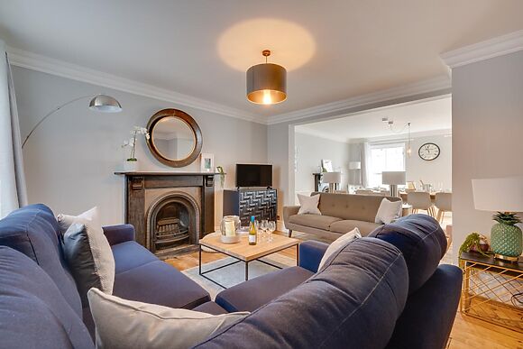 The Upper Crust Apartment