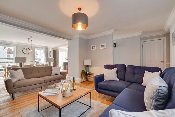 The Upper Crust Apartment