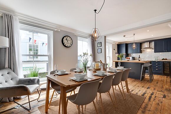 The Upper Crust Apartment