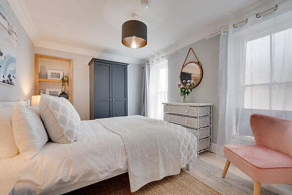 The Upper Crust Apartment