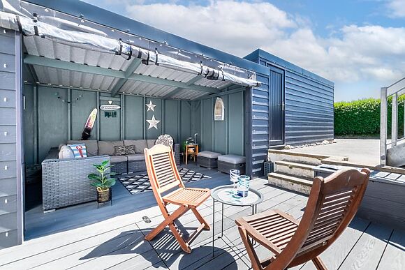 The Grain Store Plas Llwyndu