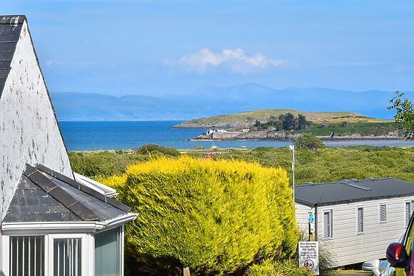 The Grain Store Plas Llwyndu