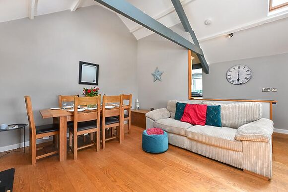 The Grain Store Plas Llwyndu