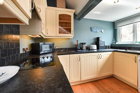 The Grain Store Plas Llwyndu