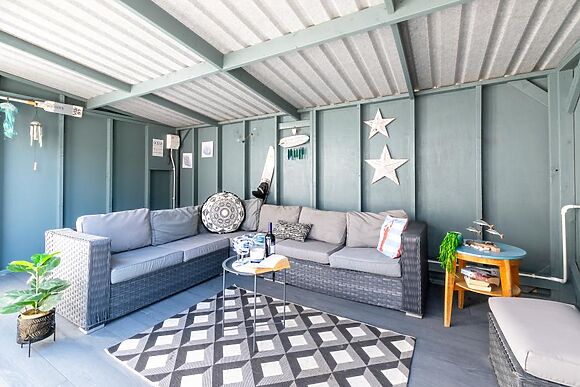 The Grain Store Plas Llwyndu